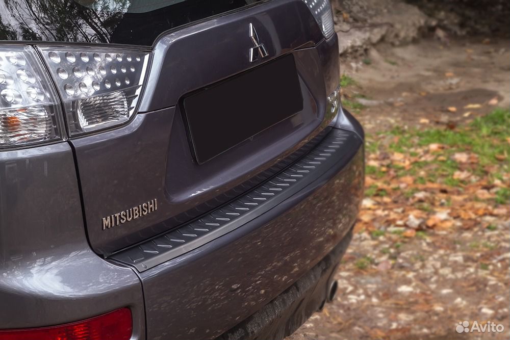 Пластиковая накладка на бампер Mitsubishi Outlande
