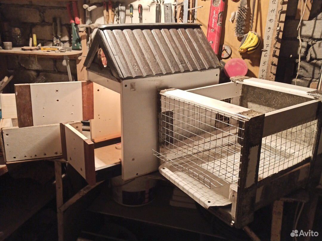 Утеплить клетку. Домик кролика. Утеплить клетку. Зимние клетки для кроликов. Крытый крольчатник.