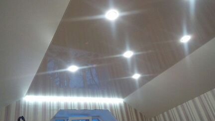 Натяжные потолки со светильниками