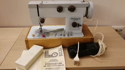 Швейная машинка Чайка 143