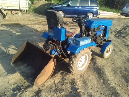 Мини-трактор с сельхоз орудиями