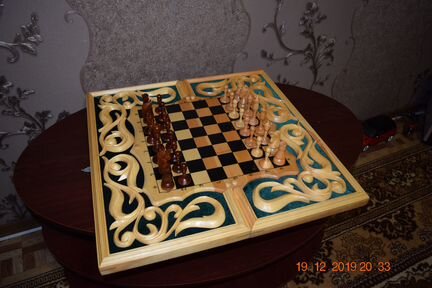 Продам набор настольных игр(шашки,нарды,шахматы)