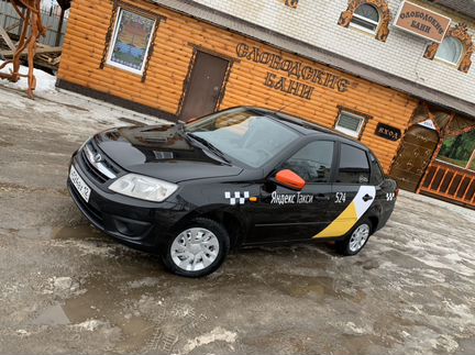 Водитель в Яндекс такси