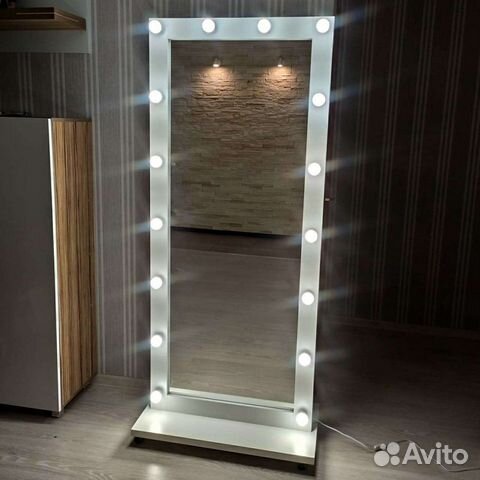 Гримёрное зеркало (новое) на подставке