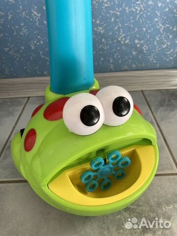 Каталка Elc, пускающая мыльные пузыри