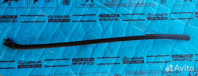 Молдинг лобового стекла Lexus Lx 570 левый Б/У