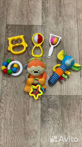 Игрушки погремушки для малышей