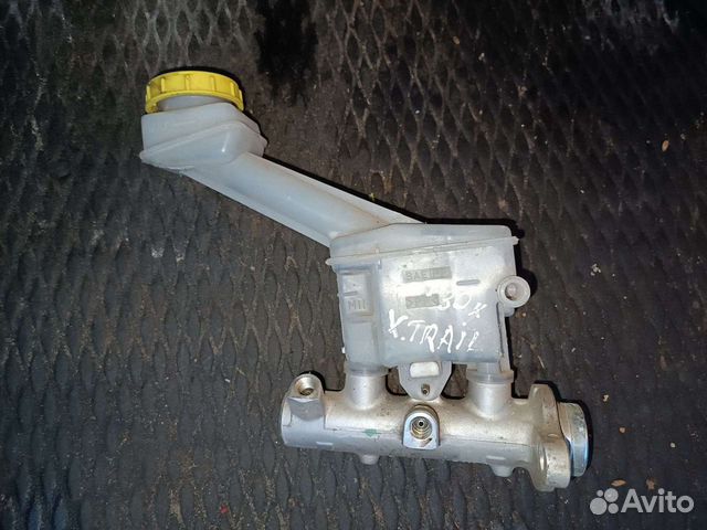 Главный тормозной цилиндр Nissan X trail t30