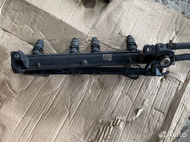 Топливная рампа форсунка Volkswagen Golf 4 1.6 AKL