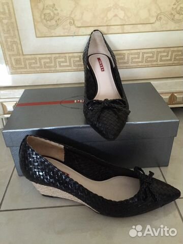 Босоножки Prada на танкетке Босоножки Prada на танкетке