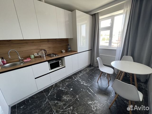 

1-к. квартира, 37 м², 3/9 эт.