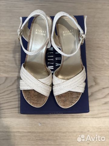 Босоножки бежевые Stuart Weitzman на платформе