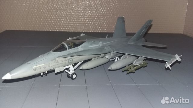Самолет F-18
