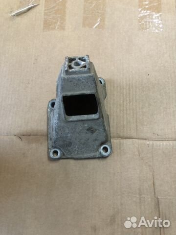 Кронштейн двигателя левый Audi A8 D2 4D0199307A
