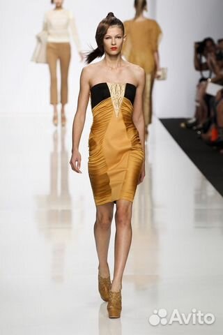 Платье Byblos. 100 оригинал. Италия. Размер 42IT Платье Byblos. 100 оригинал. Италия. Размер 42IT