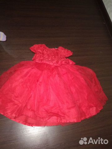 Праздничное платье на 3-4 года Праздничное платье на 3-4 года