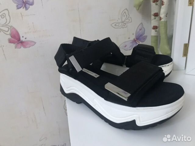 Сандалии Zara