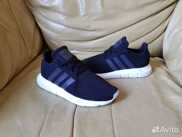 Кроссовки Adidas новые детские 35 р Кроссовки Adidas новые детские 35 р