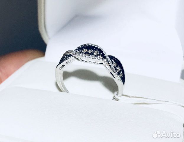 Золотое кольцо с бриллиантами Золотое кольцо с бриллиантами