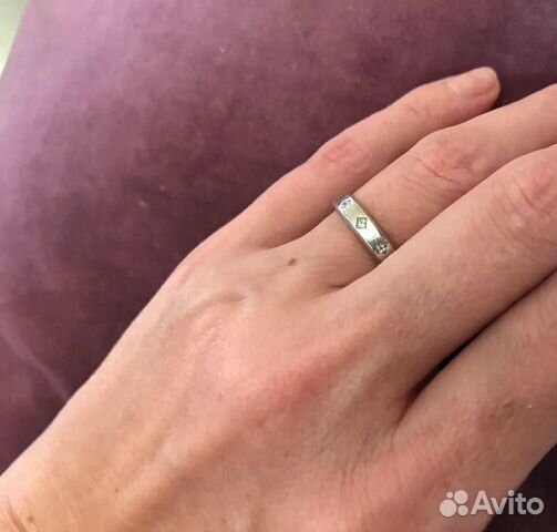 Обручальное платиновое кольцо с бриллиантами р.17 Обручальное платиновое кольцо с бриллиантами р.17