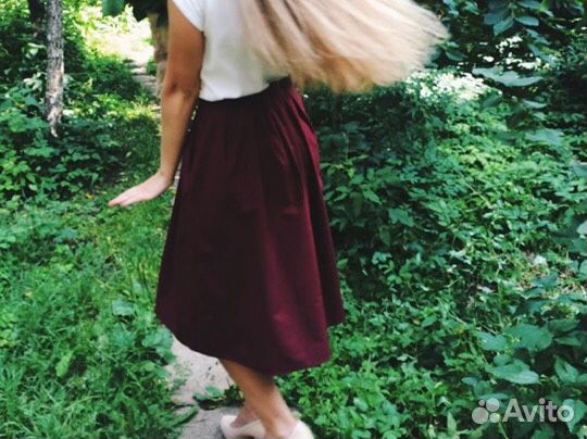 Юбка винного цвета Stradivarius размер S Юбка винного цвета Stradivarius размер S