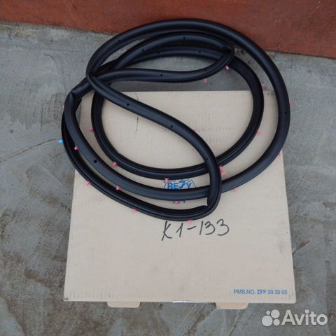 Уплотнитель передней левой двери Ford Kuga(2012)