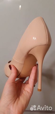 Новые туфли на шпильке Новые туфли на шпильке
