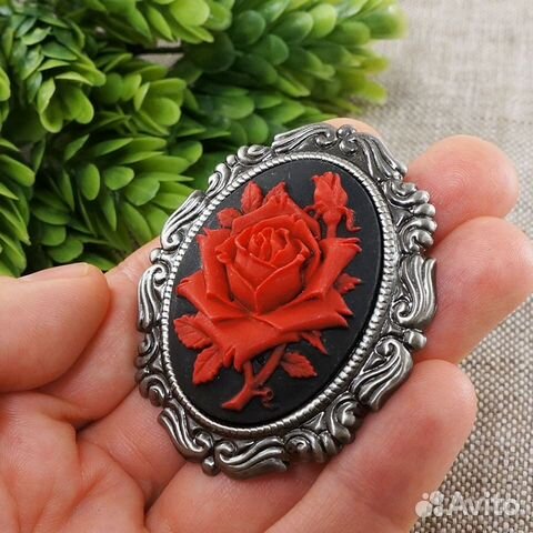 Брошь Камея Красная роза на черном викторианская