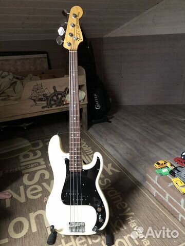 Бас гитара Fender Precision Bass