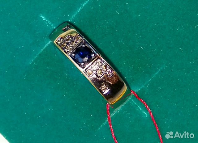 Золотое кольцо с сапфиром и бриллиантами Золотое кольцо с сапфиром и бриллиантами