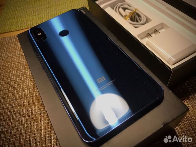 Флагман Xiaomi MI 8 6/64 (остался 1)