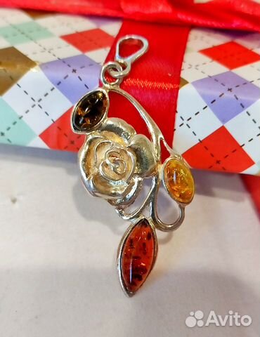 Красивый кулон с балтийским янтарем. Серебро 925