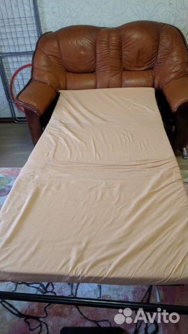 Кожаный диван