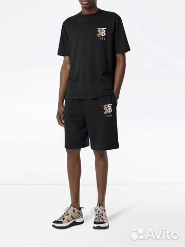 Burberry футболка с нашивкой логотипа чёрный Burberry футболка с нашивкой логотипа чёрный