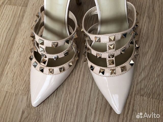 Новые босоножки Valentino Garavani Rockstud Новые босоножки Valentino Garavani Rockstud