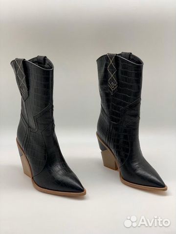 Сапоги казаки Fendi Фенди Сапоги казаки Fendi Фенди