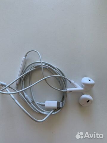 Наушники Apple EarPods с разъёмом Lightning Наушники Apple EarPods с разъёмом Lightning