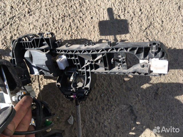 Кронштейн ручки двери передний левый Mercedes-Benz