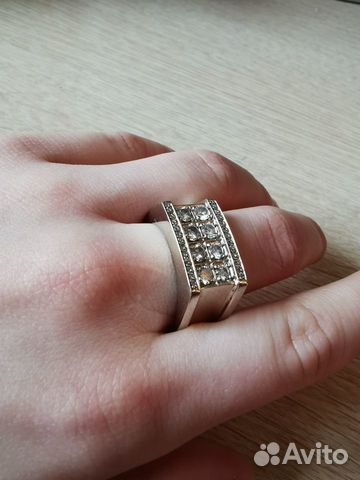 Мужской золотой пертень печатка с бриллиантами Мужской золотой пертень печатка с бриллиантами