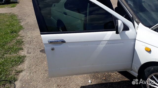 Дверь nissan bluebird qu14
