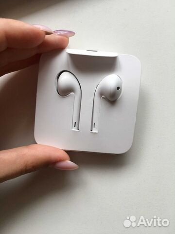 Наушники с микрофоном Apple EarPods with Lightning Наушники с микрофоном Apple EarPods with Lightning