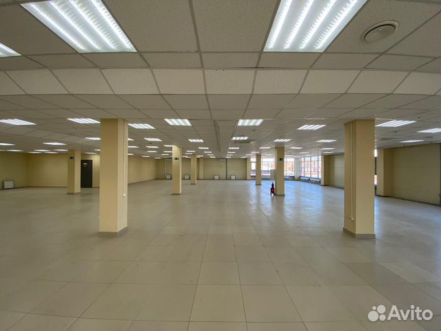 1/2 торгового здания (второй этаж), 800 м²