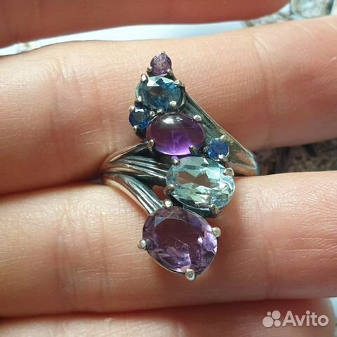 Серебряное кольцо с натуральными камнями Серебряное кольцо с натуральными камнями
