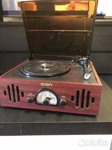 Виниловый проигрыватель Ion Trio LP в ретро стиле Виниловый проигрыватель Ion Trio LP в ретро стиле