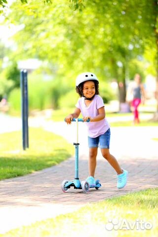 Новый самокат Mini Micro Deluxe Aqua Новый самокат Mini Micro Deluxe Aqua