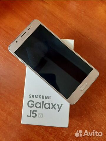 Телефон Samsung galaxy j5