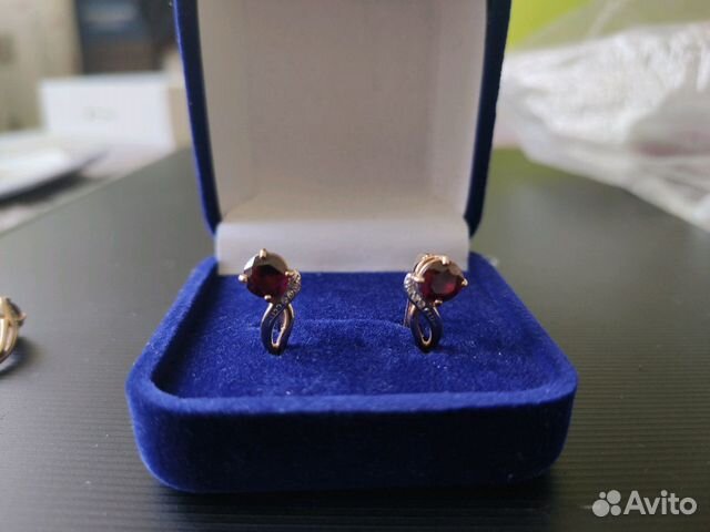 Золотые серьги с кольцом