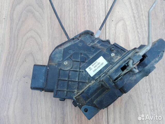 Замок задней двери левый mazda 3 BK