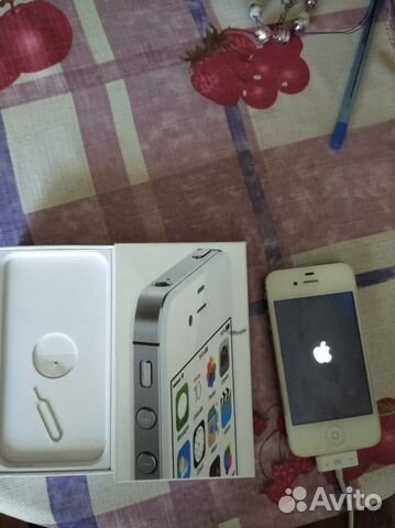 Телефон iPhone 4