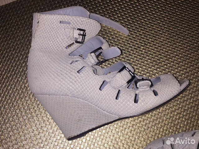 STA, Hilfiger Collection, Louboutin STA, Hilfiger Collection, Louboutin